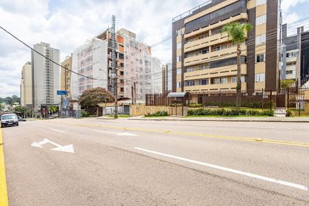 43_photo/94dce3ee9f.0ce26a2ad405f7d1-ATLAS-8ffb54cf-7ab8-423d-b0d6-7e72f5af7cbb.jpg de apartamento à venda com 3 quartos, 84m² em Bigorrilho, Curitiba