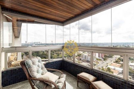 3_photo/94dce3ef37.e0169802846cd90d-ATLAS-d3143bcd-2a9b-460e-b6ff-04bd9d8dbf08.jpg de apartamento à venda com 4 quartos, 250m² em Bigorrilho, Curitiba