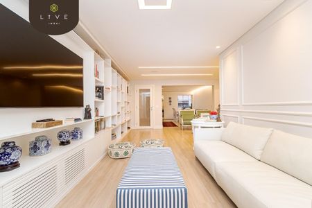 4_photo/94dce3f0ef.cb6db85c7f4bbc3f-ATLAS-09042cb4-deb4-4204-84c5-1c3e920c9e07.jpg de apartamento à venda com 3 quartos, 167m² em Champagnat, Curitiba