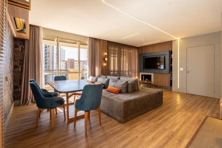 9_photo/94dce3f175.a0db3ef5bbbfe33d-ATLAS-cf6b1774-4f35-40d0-a6f5-966bcb5ff7c8.jpg de apartamento à venda com 3 quartos, 233m² em Mercês, Curitiba