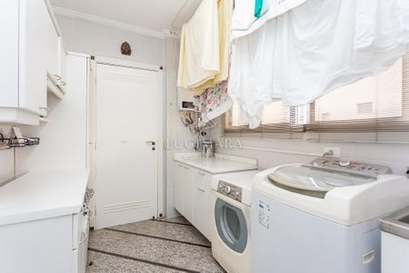 24_photo/94dce3f2e7.202c3c35228986fc-ATLAS-7a3c4512-c812-4f8b-a2dd-48c64b4a7ad4.jpg de apartamento à venda com 3 quartos, 250m² em Centro, Curitiba