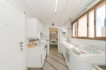 14_photo/94dce3f2e7.e36cf7204ae9d2f3-ATLAS-15ccc3e7-58ed-4870-84cf-322dd03cc8c3.jpg de apartamento à venda com 3 quartos, 309m² em Centro, Curitiba