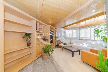 7_photo/94dce3f2e7.e36cf7204ae9d2f3-ATLAS-a5ed8693-881c-42ae-acef-df970291d89b.jpg de apartamento à venda com 3 quartos, 309m² em Centro, Curitiba