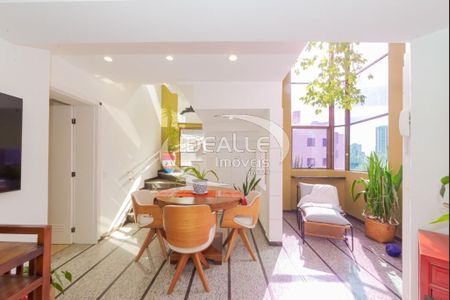 8_photo/94dce3f2e7.e36cf7204ae9d2f3-ATLAS-d9515571-79a8-46be-a17c-0a16c9756b7f.jpg de apartamento à venda com 3 quartos, 309m² em Centro, Curitiba