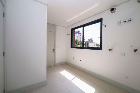 11_photo/94dce3f2e9.ed3d64f78ac4b4e4-ATLAS-2d178017-cf9a-427d-9902-f7797b4ccf55.jpg de apartamento à venda com 3 quartos, 195m² em Centro, Curitiba