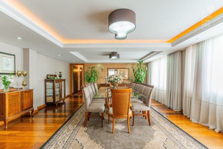 9_photo/94dce3f355.97da5f8a5fd4163d-ATLAS-dacbdf60-8324-497e-9411-21ba3535c841.jpg de apartamento à venda com 3 quartos, 274m² em Centro, Curitiba