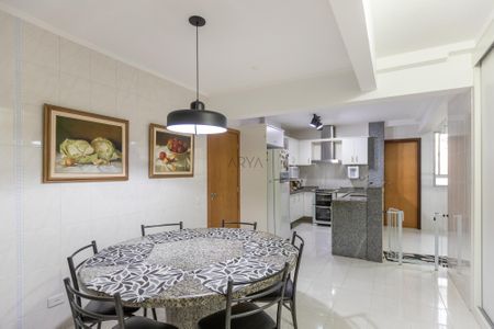 24_photo/94dce3f355.c7e38219835a30c7-ATLAS-7863dc90-c32a-4aa9-8219-e9a9f4e850e2.jpg de apartamento à venda com 4 quartos, 483m² em Centro, Curitiba