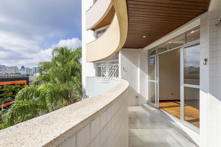 8_photo/94dce3f385.fafdfe885e3e1e54-ATLAS-14f13ddf-631e-4757-a2c4-2175e9cc1b6f.jpg de apartamento à venda com 4 quartos, 167m² em Centro, Curitiba