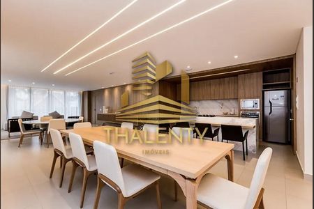 5_photo/94dce3f49d.990e4d97e4effe6e-ATLAS-a52fbca8-cb68-47ad-aea5-1d399d81ba8d.jpg de apartamento à venda com 2 quartos, 67m² em Bigorrilho, Curitiba