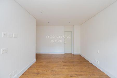 3_photo/94dce3f4e3.6a940fd7dc05e55d-ATLAS-0c83b771-715f-498f-8692-47e21f944d15.jpg de apartamento à venda com 3 quartos, 153m² em Bigorrilho, Curitiba