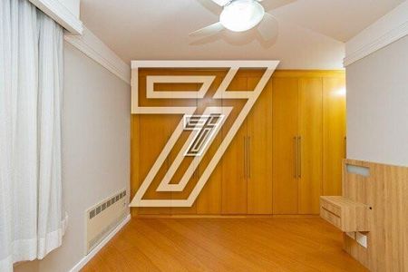 9_photo/94dce3f523.fc9de8254f6fef91-ATLAS-9ff8abe3-d1bf-4bf2-b2c2-fa7f94493a2e.jpg de apartamento à venda com 3 quartos, 237m² em Centro, Curitiba