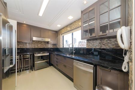 7_photo/94dce3f569.e47622cab102e619-ATLAS-319f19e1-e6c8-475f-a05c-b1fd2d69f277.jpg de apartamento à venda com 4 quartos, 304m² em Centro, Curitiba