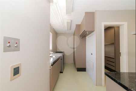 10_photo/94dce3f569.e47622cab102e619-ATLAS-36947828-17cc-4e45-aaef-3b3ccedaf632.jpg de apartamento à venda com 4 quartos, 304m² em Centro, Curitiba