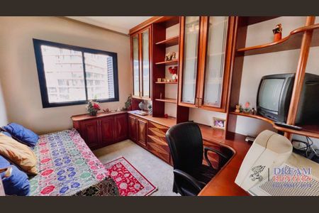 32_photo/94dce3f56b.4c6b95f92187bed4-ATLAS-2c4d5fd3-9d80-4cf5-aadc-c1f74f9dd708.jpg de apartamento à venda com 4 quartos, 233m² em Centro, Curitiba