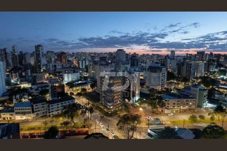 8_photo/94dce3f603.58a54e2c6288dc0d-ATLAS-4335a1c1-1021-4932-bcec-207bff9c4d4d.jpg de apartamento à venda com 2 quartos, 94m² em Centro, Curitiba