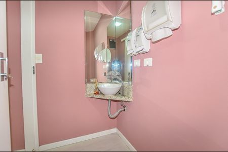 2_photo/94dce3f60b.897d07b3daa0aa3c-ATLAS-b8084e9b-59f1-4178-a629-7903a5cff751.jpg de casa à venda com 4 quartos, 69m² em Água Verde, Curitiba