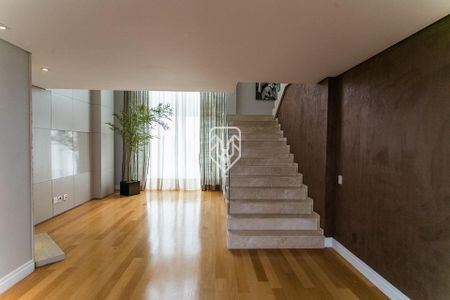 3_photo/94dce3f60f.ec7c23d4a42a154c-ATLAS-00d6f52d-bc91-49ef-81c7-383c84fbcf15.jpg de apartamento à venda com 4 quartos, 409m² em Centro, Curitiba