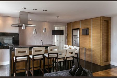 10_photo/94dce3f60f.ec7c23d4a42a154c-ATLAS-852967f8-ea4d-475a-8ec3-c82a7f3c2a0f.jpg de apartamento à venda com 4 quartos, 409m² em Centro, Curitiba