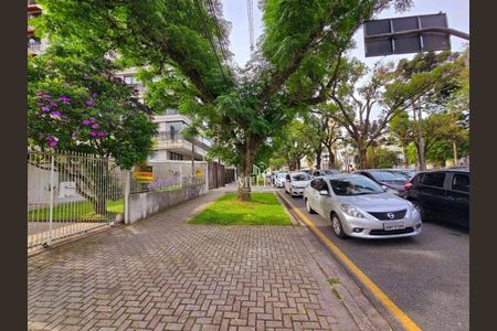 2_photo/94dce3f655.eb9c75db1dc8431c-ATLAS-b23683d8-0ccf-43a3-9a74-42cdf38b0b9b.jpg de casa à venda com 4 quartos, 230m² em Mercês, Curitiba