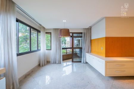 5_photo/94dce3f745.12a2b0476dbbf66e-ATLAS-9470bfc9-c8b3-46e2-9446-a97628be3e44.jpg de apartamento à venda com 3 quartos, 156m² em Centro, Curitiba