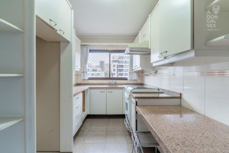 11_photo/94dce3f745.12a2b0476dbbf66e-ATLAS-9d388f01-bbaa-402f-8b8d-3f1b5f0a55dc.jpg de apartamento à venda com 3 quartos, 156m² em Centro, Curitiba