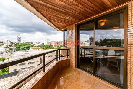 14_photo/94dce3f745.6e795dfd64e180cd-ATLAS-613b97ed-4111-442f-bdb0-9b0df3342c41.jpg de apartamento à venda com 3 quartos, 202m² em Centro, Curitiba