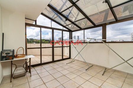 18_photo/94dce3f745.6e795dfd64e180cd-ATLAS-773a5670-1081-4328-bfa9-e07e0fe68296.jpg de apartamento à venda com 3 quartos, 202m² em Centro, Curitiba