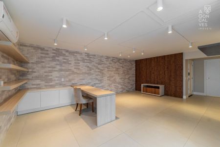 4_photo/94dce3f745.b54980f3c2d2bec8-ATLAS-12d48b65-d5a4-4be7-bf4b-a7376c19393f.jpg de apartamento à venda com 3 quartos, 156m² em Centro, Curitiba