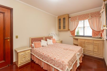 3_photo/94dce3f7e7.4b4f27f7f92832dd-ATLAS-3313969c-d959-4cc2-aeb4-289c25307bd8.jpg de apartamento à venda com 4 quartos, 208m² em Centro, Curitiba