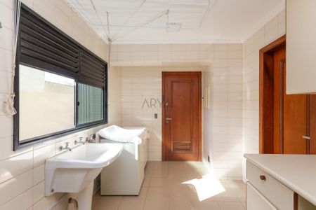 17_photo/94dce3f7e7.4b4f27f7f92832dd-ATLAS-a027d76c-cf42-436d-b4b3-537217b2616f.jpg de apartamento à venda com 4 quartos, 208m² em Centro, Curitiba