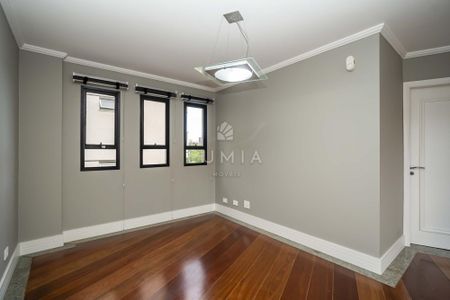 7_photo/94dce3f7e7.e1b0791f8350fa84-ATLAS-56d72b98-75dd-49b3-a5dc-b69227dce7a4.jpg de apartamento à venda com 4 quartos, 209m² em Centro, Curitiba