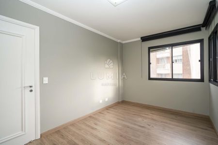 37_photo/94dce3f7e7.e1b0791f8350fa84-ATLAS-81cc4b39-efae-4006-8533-d7e70587bd1b.jpg de apartamento à venda com 4 quartos, 209m² em Centro, Curitiba