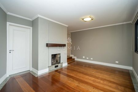 3_photo/94dce3f7e7.e1b0791f8350fa84-ATLAS-dd2e1c64-0927-466c-9800-34088c3eefd9.jpg de apartamento à venda com 4 quartos, 209m² em Centro, Curitiba