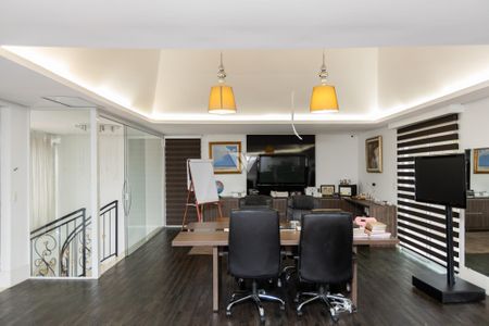 1_photo/94dce3f8d5.cba9474eaf1c4fd4-ATLAS-2b70f5ce-9641-4db1-9d1f-e528a69d1bb3.jpg de casa à venda com 4 quartos, 743m² em Mercês, Curitiba