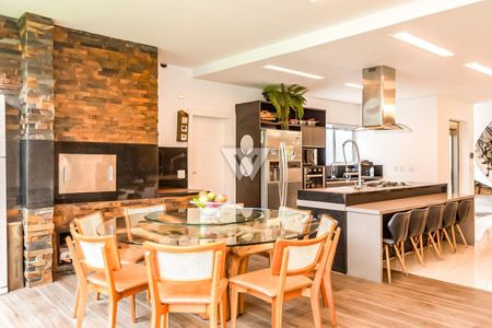 7_photo/94dce3f8d5.cba9474eaf1c4fd4-ATLAS-fe58c6dc-9d0f-43fc-88a9-c821b647ccc0.jpg de casa à venda com 4 quartos, 743m² em Mercês, Curitiba