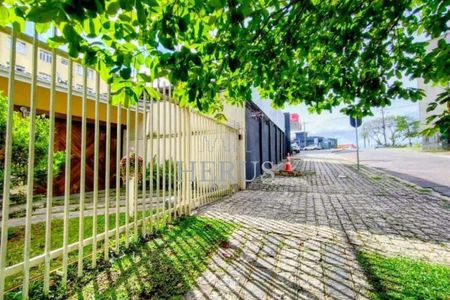 5_photo/94dce3f8e1.54b8780a509023fd-ATLAS-7a3dc65f-6e53-4dd0-a0f9-a94aa1a2fb5d.jpg de casa para alugar com 4 quartos, 210m² em Mercês, Curitiba