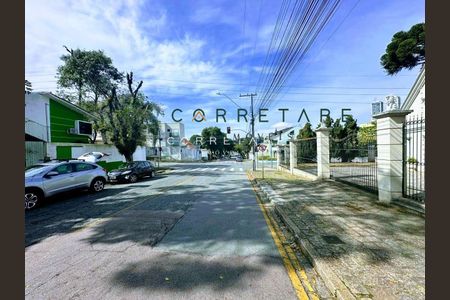 10_photo/94dce3fe65.f2f8d9ffbe8307a4-ATLAS-4f77058d-8b7b-4e76-8808-15a417a3d7bc.jpg de casa à venda com 4 quartos, 150m² em Mercês, Curitiba