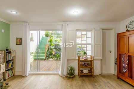 8_photo/94dce3fe73.5afd90b9c05d4dec-ATLAS-bc2f9358-264f-4268-8261-e7f4df8052f6.jpg de casa à venda com 2 quartos, 205m² em Mercês, Curitiba