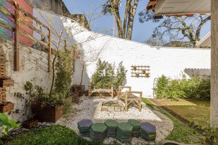 7_photo/94dce3fe73.5afd90b9c05d4dec-ATLAS-d858a4a9-e1f8-45fc-ad0a-d0f954cc191c.jpg de casa à venda com 2 quartos, 205m² em Mercês, Curitiba