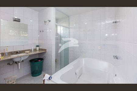 8_photo/94dce3fef5.c2aefe16be962f17-ATLAS-79dbb85d-2c45-4e9b-9352-38e85b708417.jpg de casa à venda com 3 quartos, 222m² em Mercês, Curitiba