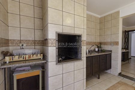 4_photo/94dce3ffc3.3fb4bb6867ac5dd3-ATLAS-0eeb46d5-009a-4b36-b24d-6402c64825f0.jpg de casa à venda com 4 quartos, 421m² em Mercês, Curitiba