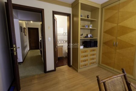 28_photo/94dce3ffc3.3fb4bb6867ac5dd3-ATLAS-79bc3f3f-9bff-4082-8817-a0b9e73c5459.jpg de casa à venda com 4 quartos, 421m² em Mercês, Curitiba