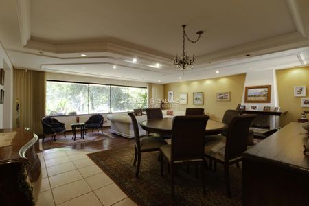 6_photo/94dce3ffc3.3fb4bb6867ac5dd3-ATLAS-d08aeb9c-ec8e-41f0-9a06-da310c68166b.jpg de casa à venda com 4 quartos, 421m² em Mercês, Curitiba