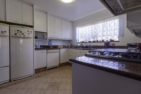 15_photo/94dce3ffc3.3fb4bb6867ac5dd3-ATLAS-d6aeae5f-5a16-48d9-a3d0-dc783d79ea70.jpg de casa à venda com 4 quartos, 421m² em Mercês, Curitiba