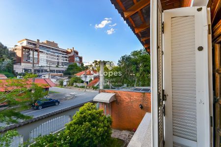 11_photo/94dce3ffdb.8c14be5707b129f9-ATLAS-bd6981d0-5b1e-4d1e-bba5-cc475d51d3a5.jpg de casa à venda com 4 quartos, 185m² em Mercês, Curitiba