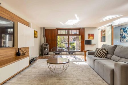 7_photo/94dce4000d.58dbba0947eec603-ATLAS-3254d8e9-7d22-46a1-b5e7-8f6ff6b75593.jpg de casa à venda com 4 quartos, 321m² em Mercês, Curitiba