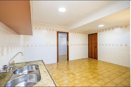 6_photo/94dce40129.eb3dd13610b5237a-ATLAS-ba148aad-70ec-4f7f-86fa-8f75ad83f22b.jpg de casa à venda com 3 quartos, 302m² em São Francisco, Curitiba