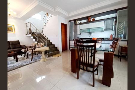 5_photo/94dce4039f.9c16890d59937ae3-ATLAS-8b3aebf3-e119-4d23-b1ed-7aa0c4271ea5.jpg de casa à venda com 3 quartos, 190m² em Bom Retiro, Curitiba