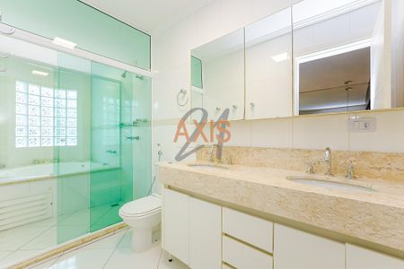 2_photo/94dce404c9.4f48e483d4bcdc3b-ATLAS-7be4c2e0-7144-4f26-8a34-389a4fecb38e.jpg de casa de condomínio à venda com 3 quartos, 229m² em São Francisco, Curitiba