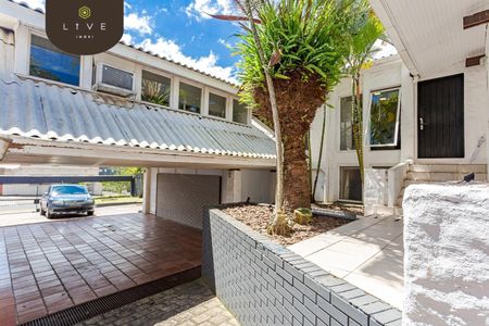 7_photo/94dce4052d.0dba02f6e03a3679-ATLAS-59042187-06db-4b48-b83d-68b5c8fb4fc6.jpg de casa à venda com 3 quartos, 650m² em Centro, Curitiba